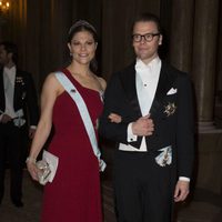 Los Príncipes Victoria y Daniel de Suecia en la cena de los Nobel 2012