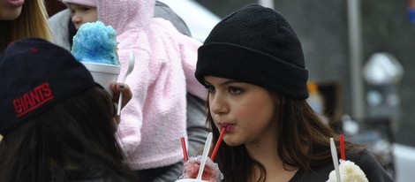 Ariel Winter disfruta de un granizado con su hermana mayor