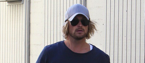 Gabriel Aubry de la mano con su hija Nahla