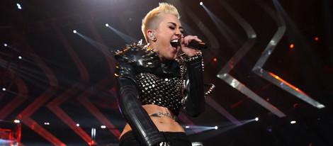 Miley Cyrus actuando en la gala VH1 Divas 2012