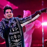 Adam Lambert actuando en la gala VH1 Divas 2012