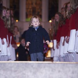 Vicente de Dinamarca sale corriendo de un concierto de Navidad