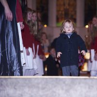 Vicente de Dinamarca sale corriendo de un concierto de Navidad