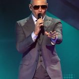 Pitbull actuando en la gala VH1 Divas 2012