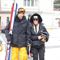 River Viiperi y Paris Hilton esquiando en Aspe, Colorado