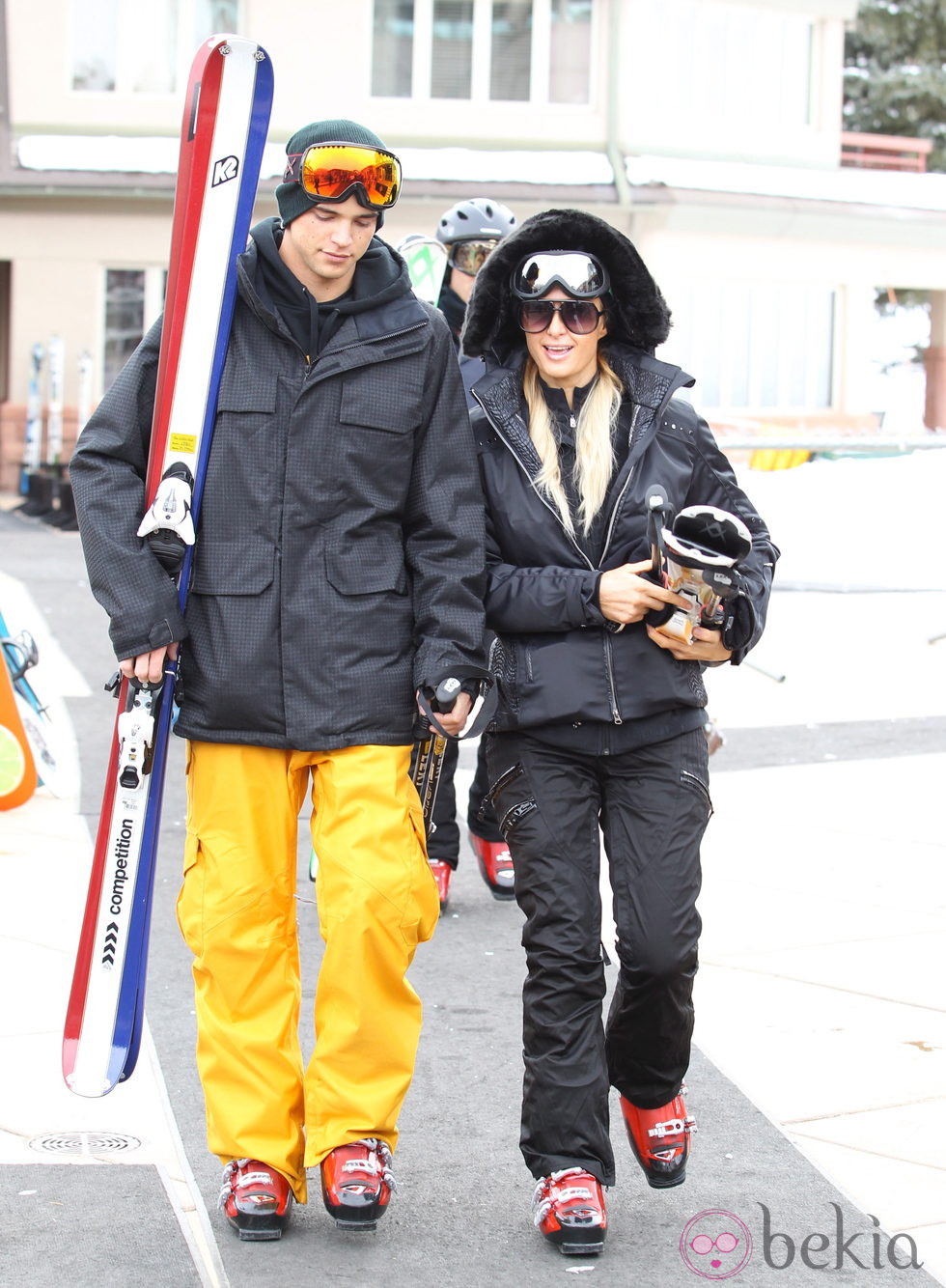 River Viiperi y Paris Hilton esquiando en Aspe, Colorado