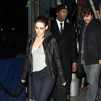 Kristen Stewart saliendo de Abe & Arthur's