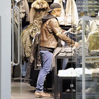 Jaime Olías, de compras en un centro comercial