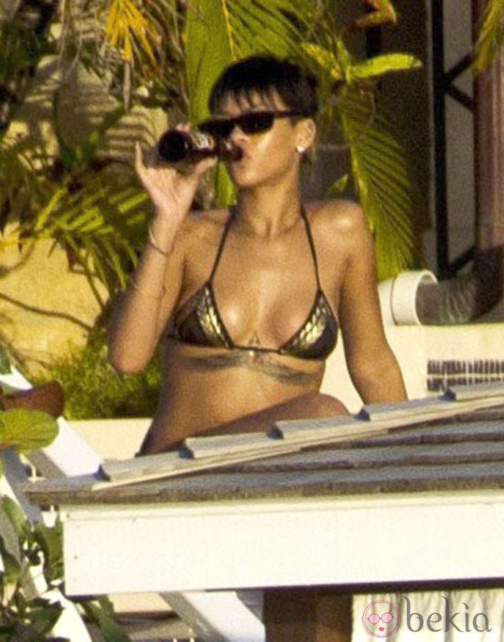 Rihanna se relaja en Barbados