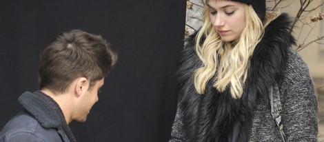 Zac Efron y Imogen Poots en el rodaje de 'Are We Officially Dating?'