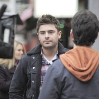 Zac Efron en un descanso del rodaje de su última película