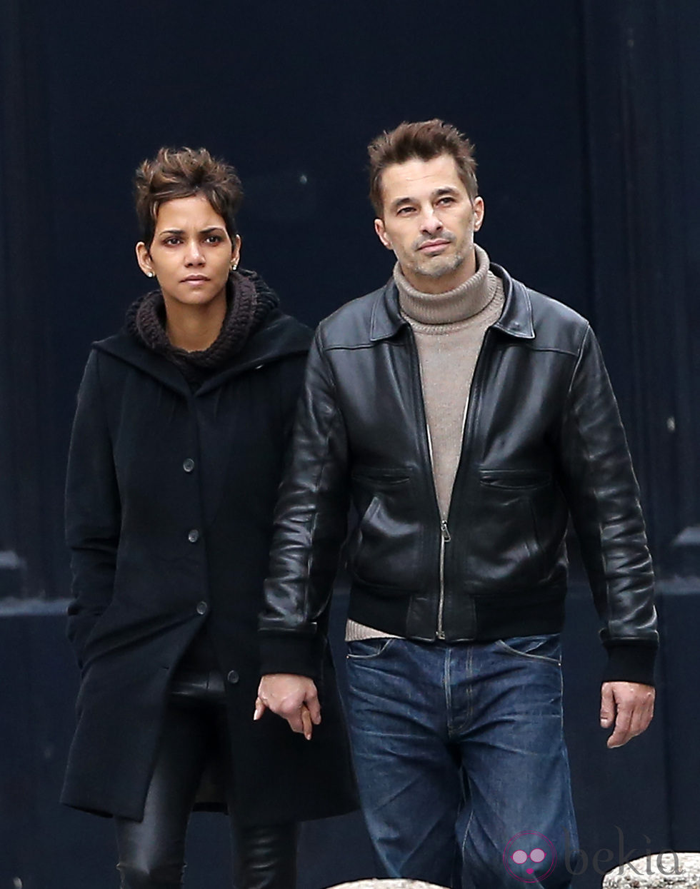 Halle Berry y Olivier Martinez de paseo romántico por París