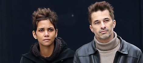 Halle Berry y Olivier Martinez de paseo romántico por París