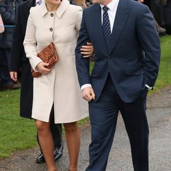 Zara Phillips y Mike Tindall en la Misa de Navidad en Sandringham