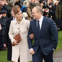 Zara Phillips y Mike Tindall en la Misa de Navidad en Sandringham