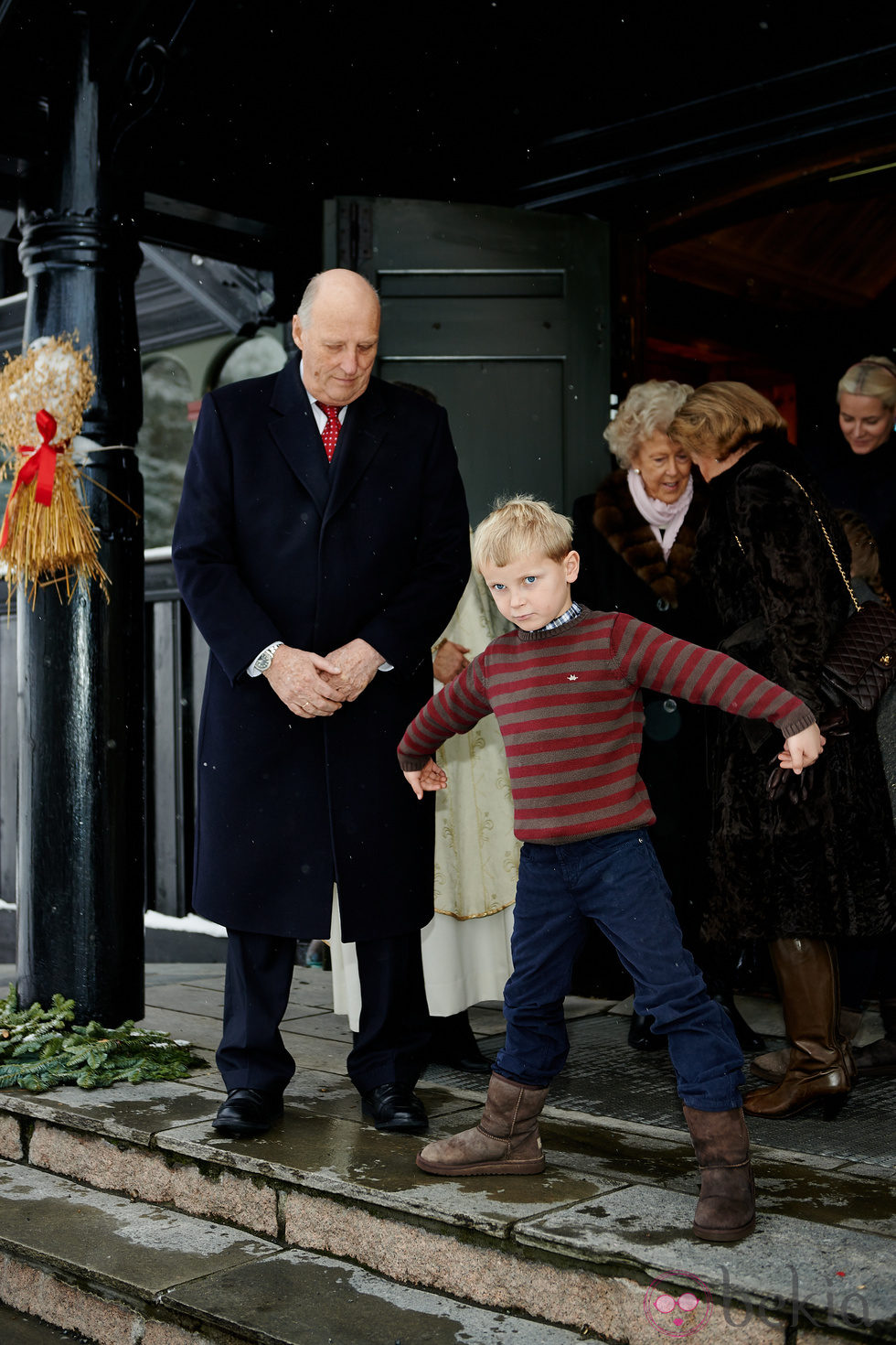 Harald de Noruega y el Príncipe Sverre Magnus en la Misa de Navidad