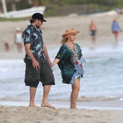 Jessica Simpson pasea por Hawai con Eric Johnson tras confirmar su segundo embarazo