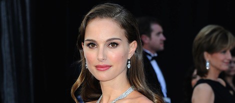 Natalie Portman en la llegada a la gala de los Oscar 2012