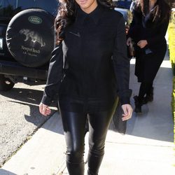 Kim Kardashian sale de su casa días antes de confirmar su embarazo