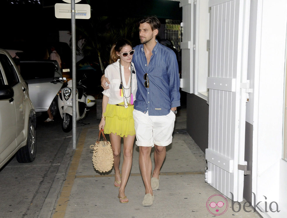 Olivia Palermo y su novio Johannes Huebl disfrutan de su amor en St. Barts