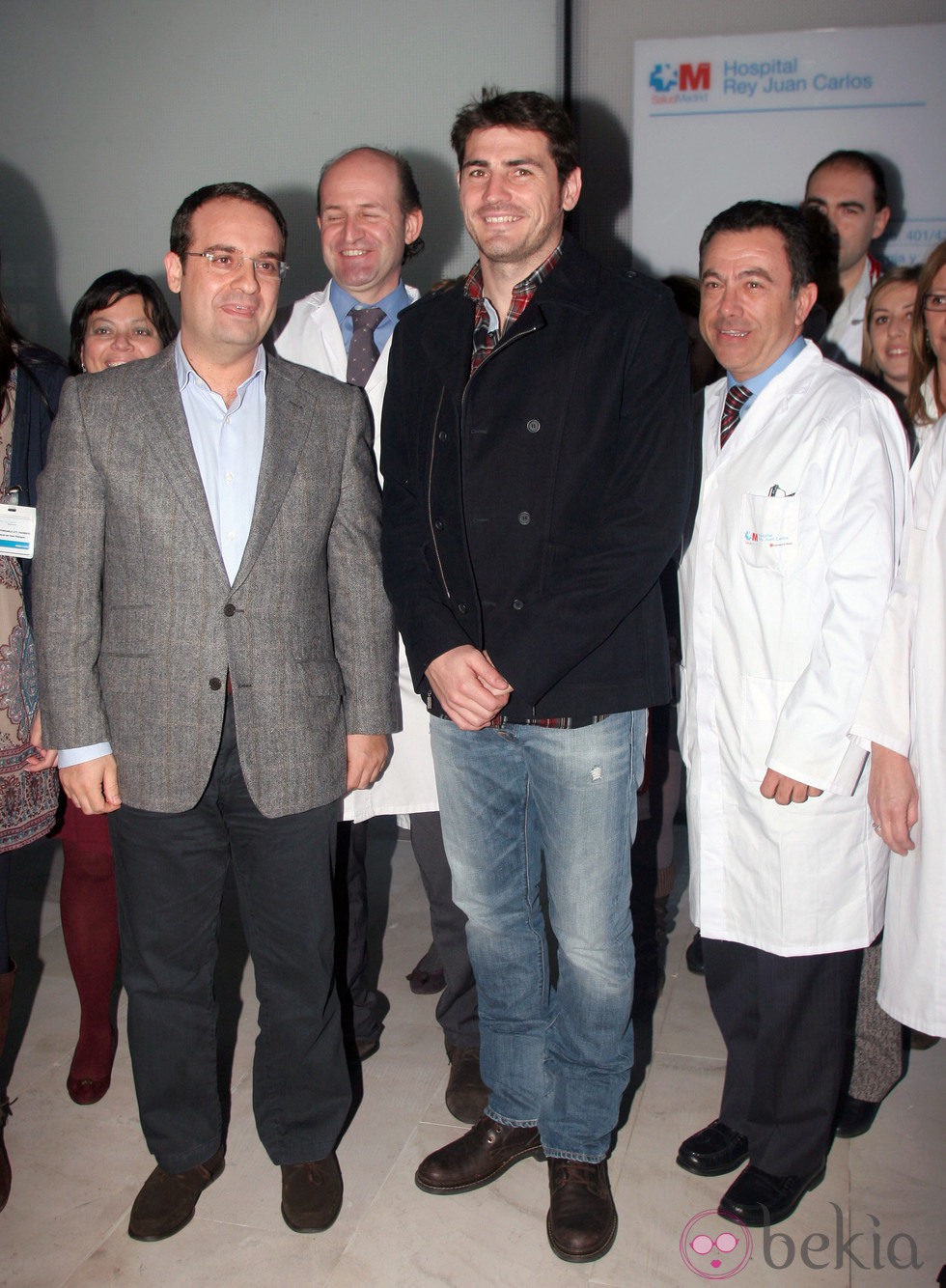 Iker Casillas visita el hospital Rey Juan Carlos de Móstoles