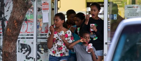 Malia y Sasha Obama se toman un helado en Hawai