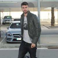 Gerard Piqué en el aeropuerto de Barcelona rumbo a la entrega del Balón de Oro 2012