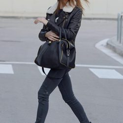 Anna Ortiz en el aeropuerto de Barcelona rumbo a la entrega del Balón de Oro 2012