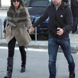 Xavi Hernández en el aeropuerto de Barcelona rumbo a la entrega del Balón de Oro 2012