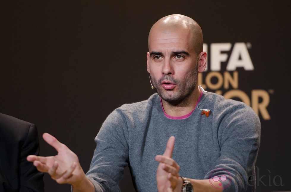 Pep Guardiola en la rueda de prensa del Balón de Oro 2012