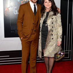 Ryan Gosling y su madre en el estreno de 'Gangster Squad' en Los Angeles