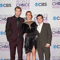 Liam Hemsworth, Jennifer Lawrence y Josh Hutcherson en los People's Choice Awards 2013