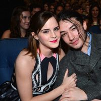 Emma Watson y Ezra Miller en los People's Choice Awards 2013