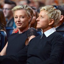 Ellen DeGeneres y Portia de Rossi en los People's Choice Awards 2013