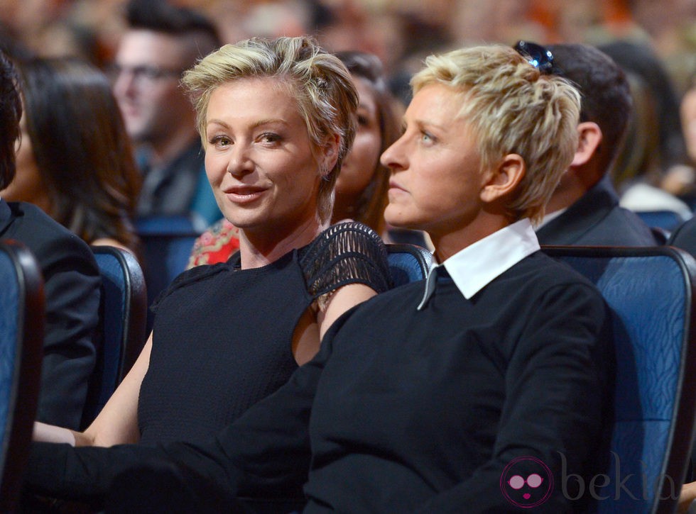 Ellen DeGeneres y Portia de Rossi en los People's Choice Awards 2013