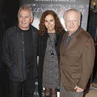 Víctor Manuel, Ana Belén y Juan Echanove en el estreno de 'La lengua madre'