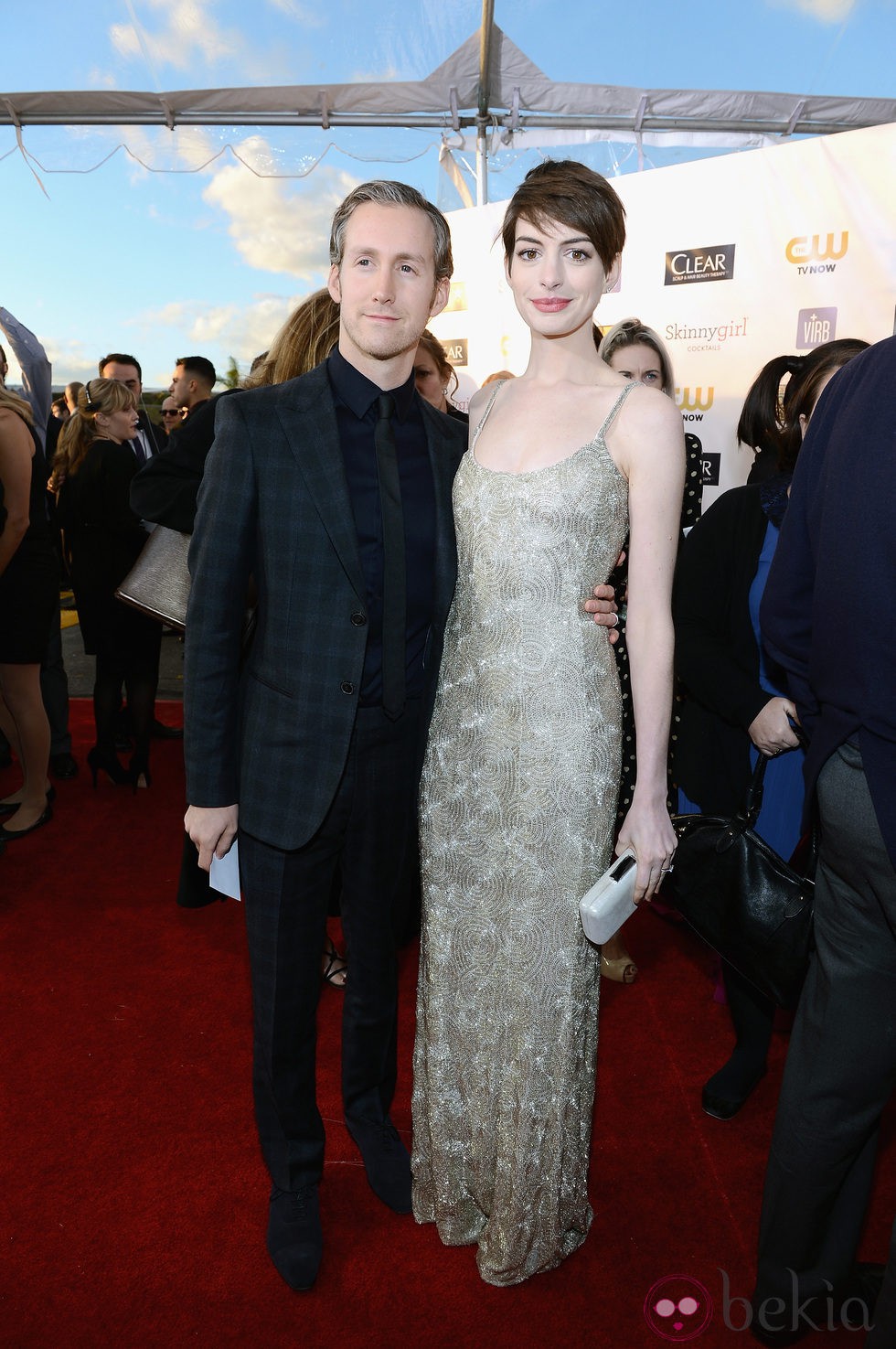 Anne Hathaway y Adam Shulman en los Critics' Choice Movie Awards 2013