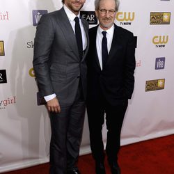 Bradley Cooper y Steven Spielberg en los Critics' Choice Movie Awards 2013