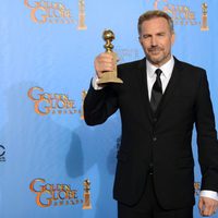 Kevin Costner, mejor actor de miniserie en los Globos de Oro 2013