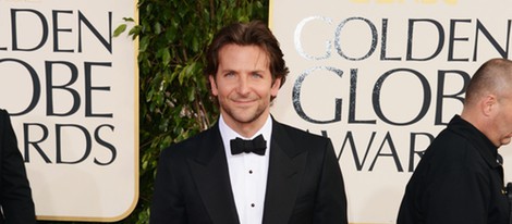 Bradley Cooper posa en los Globos de Oro 2013