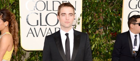 Robert Pattinson en la alfombra roja de los Globos de Oro 2013