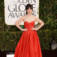 Zooey Deschanel en la alfombra roja de los Globos de Oro 2013