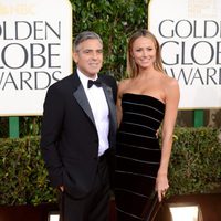 George Clooney y Stacy Keibler en los Globos de Oro 2013