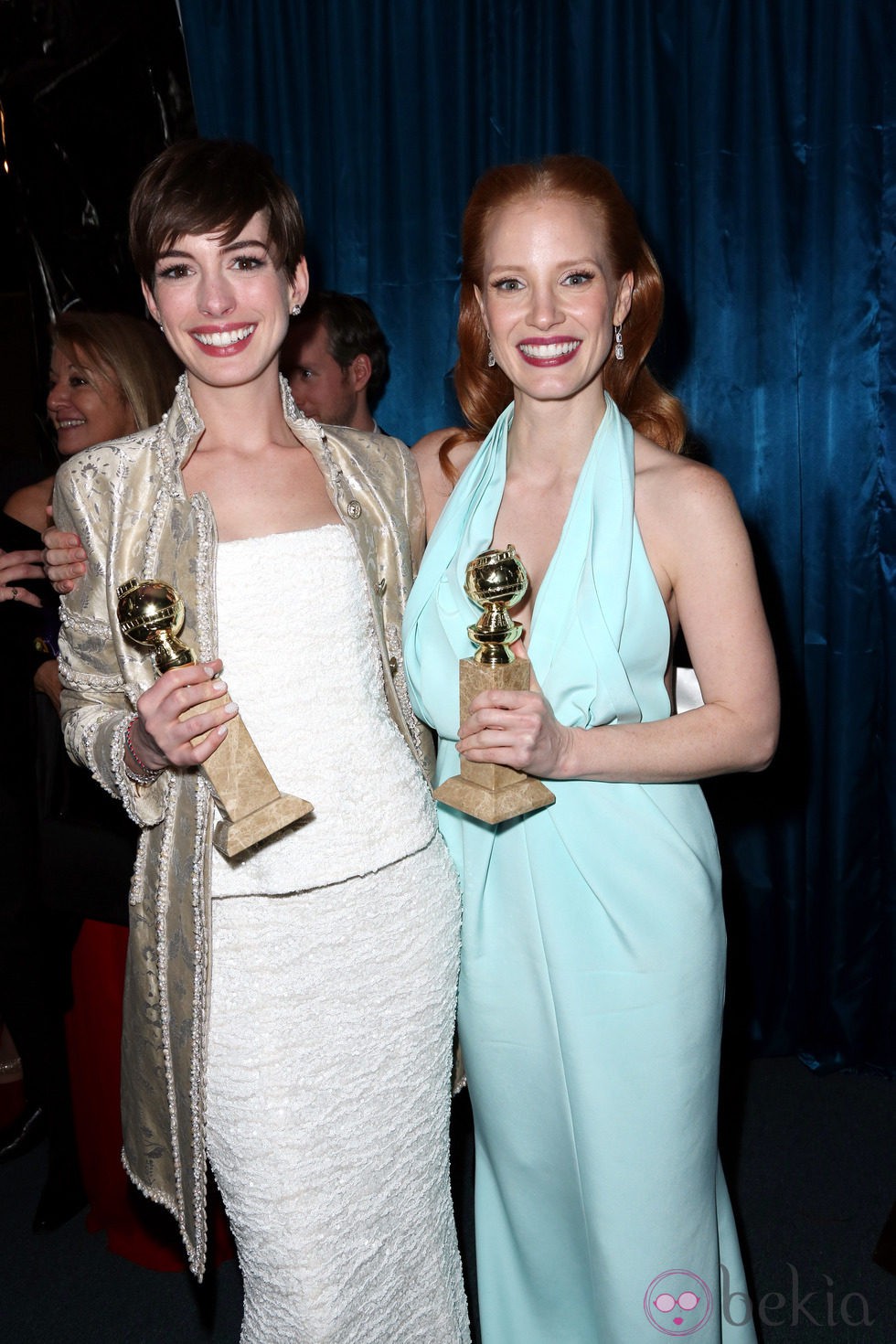 Anne Hathaway y Jessica Chastain en la fiesta de la NBC tras los Globos de Oro 2013