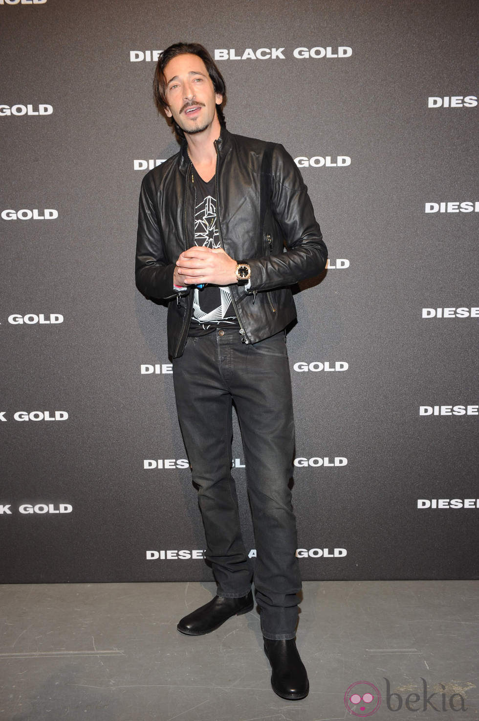 Adrien Brody en el desfile de Diesel en la Semana de la Moda Masculina de Milán