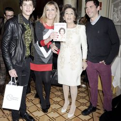 Eduardo Casanova, Luján Argüelles, Carmen Navarro y Paco León en la presentación del libro 'Belleza inteligente'