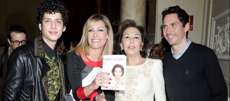 Eduardo Casanova, Luján Argüelles, Carmen Navarro y Paco León en la presentación del libro 'Belleza inteligente'