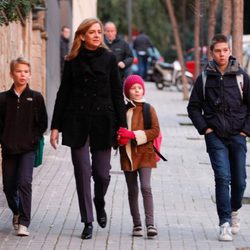 La Infanta Cristina con sus hijos Juan, Miguel e Irene Urdangarín