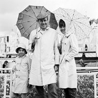 Audrey Hepburn en Disneyland junto a Mel Ferrer y su hijo Sean