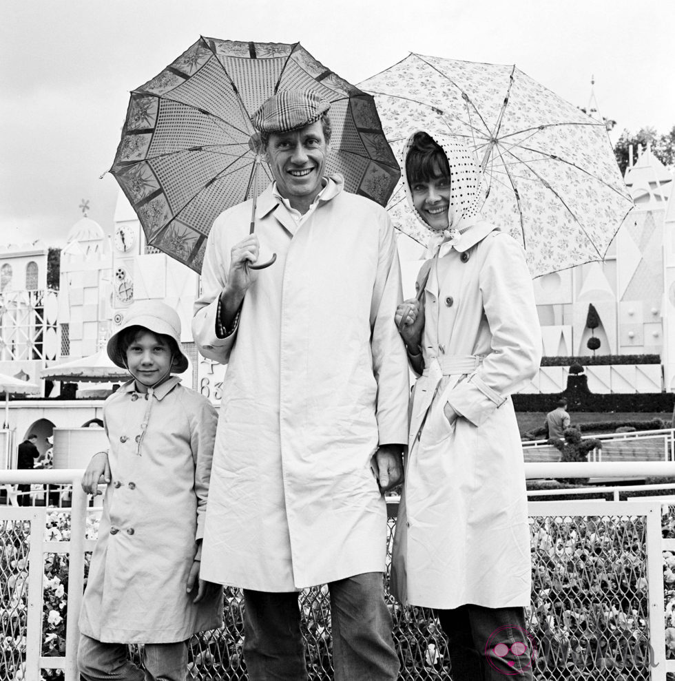 Audrey Hepburn en Disneyland junto a Mel Ferrer y su hijo Sean